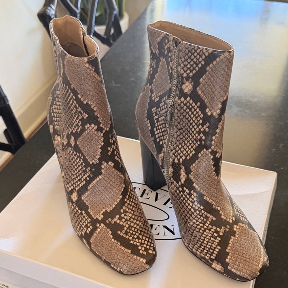 Steve Madden Snakeskin Pattern Ankle Boots - Brown and Black Size 9 PIXIE